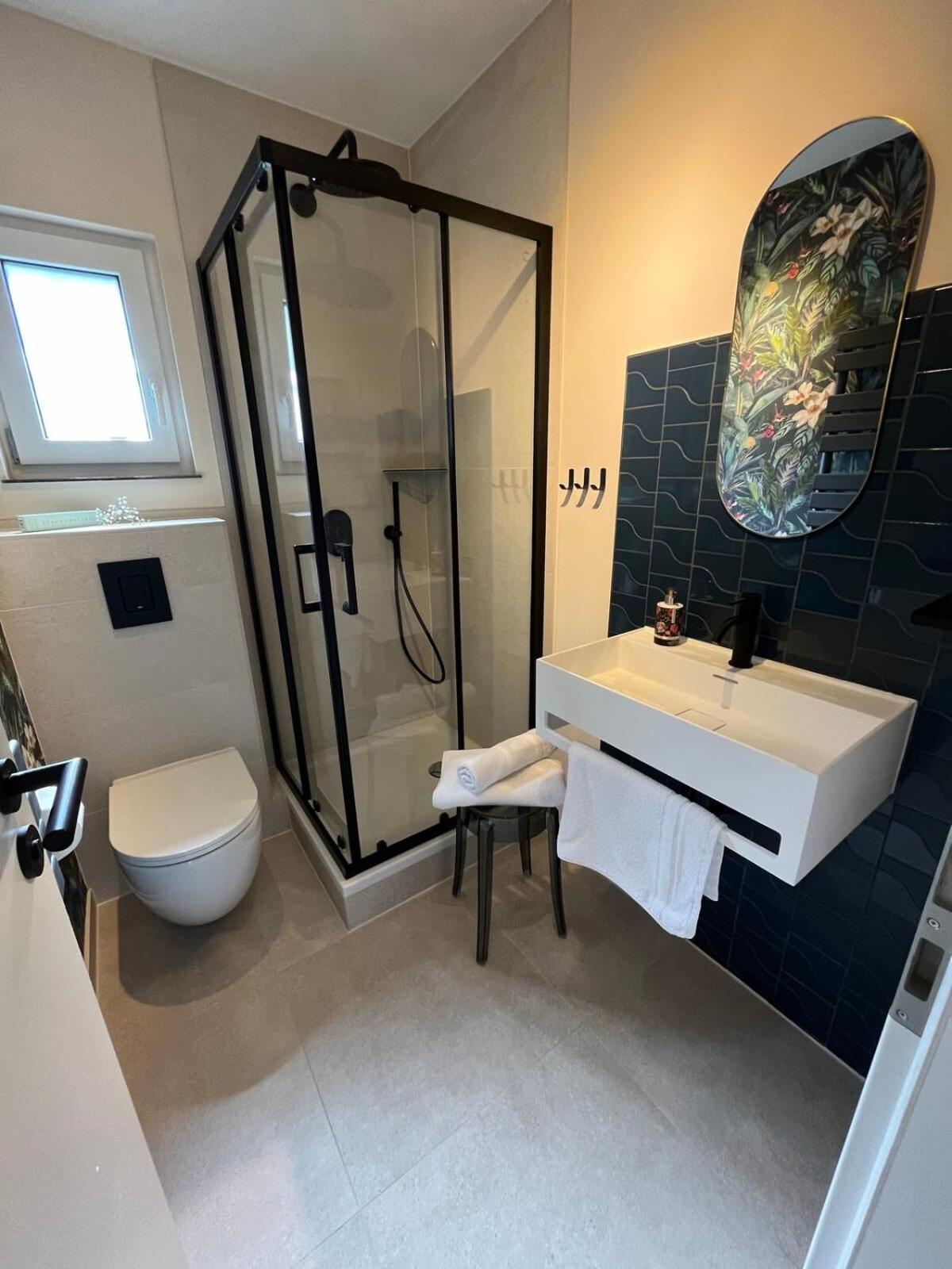 New, Modern & Cozy - Near Airport Ber #links